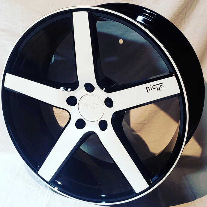 Custom 2 Tone Niche Wheels